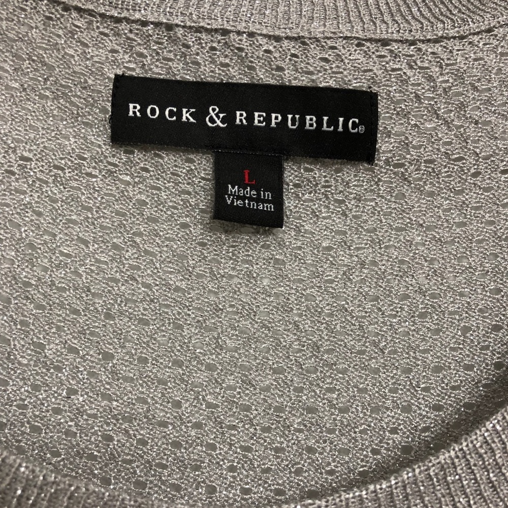 Rock & Republic EUC!✅Silver Metallic Sweater Sz L